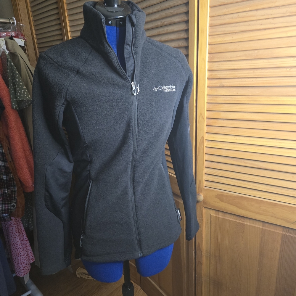 Columbia Women's Charcoal Fleece Jacket - Picture 2 of 5